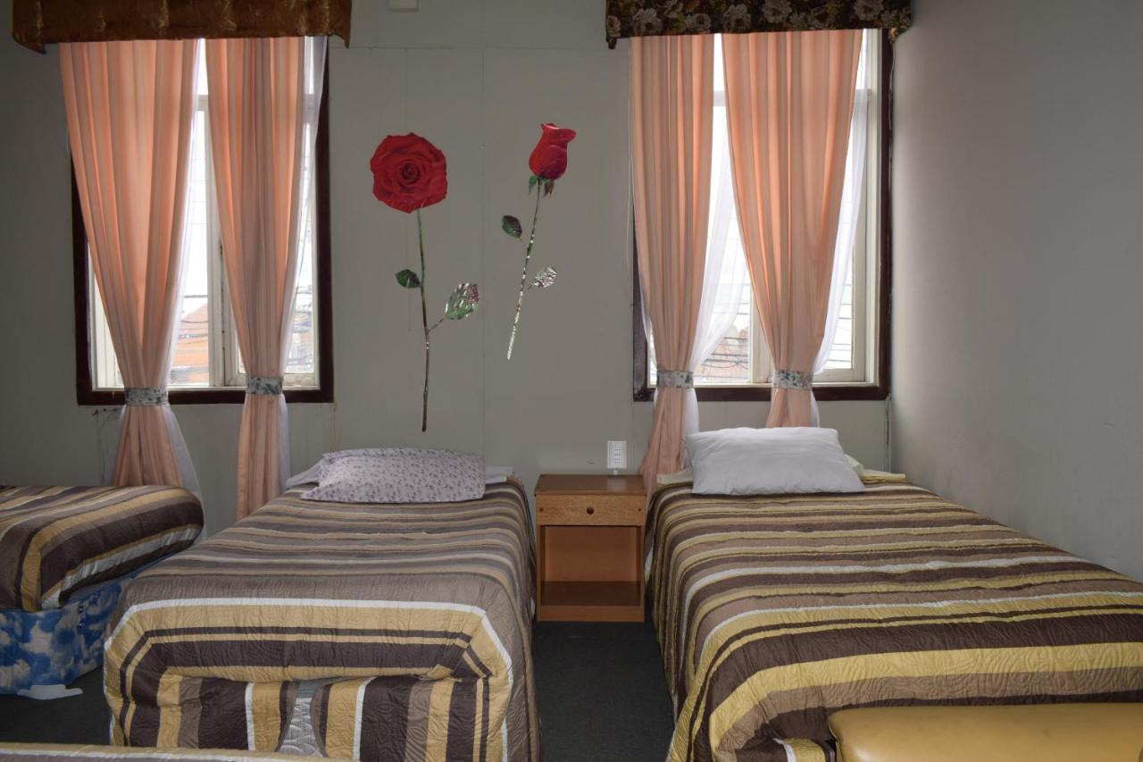 Hostal Torres Del Paine Punta Arenas Luaran gambar